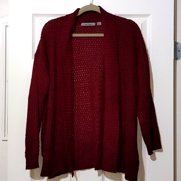 Ladies Sweater - Picture 1 of 5